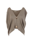 Gilet taupe orné de boutons décoratifs dorés