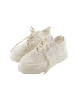 Ecrufarbene Keilsneakers mit Spitze