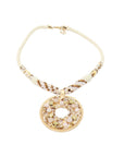 Collier corde / ornement rond strass et pierres