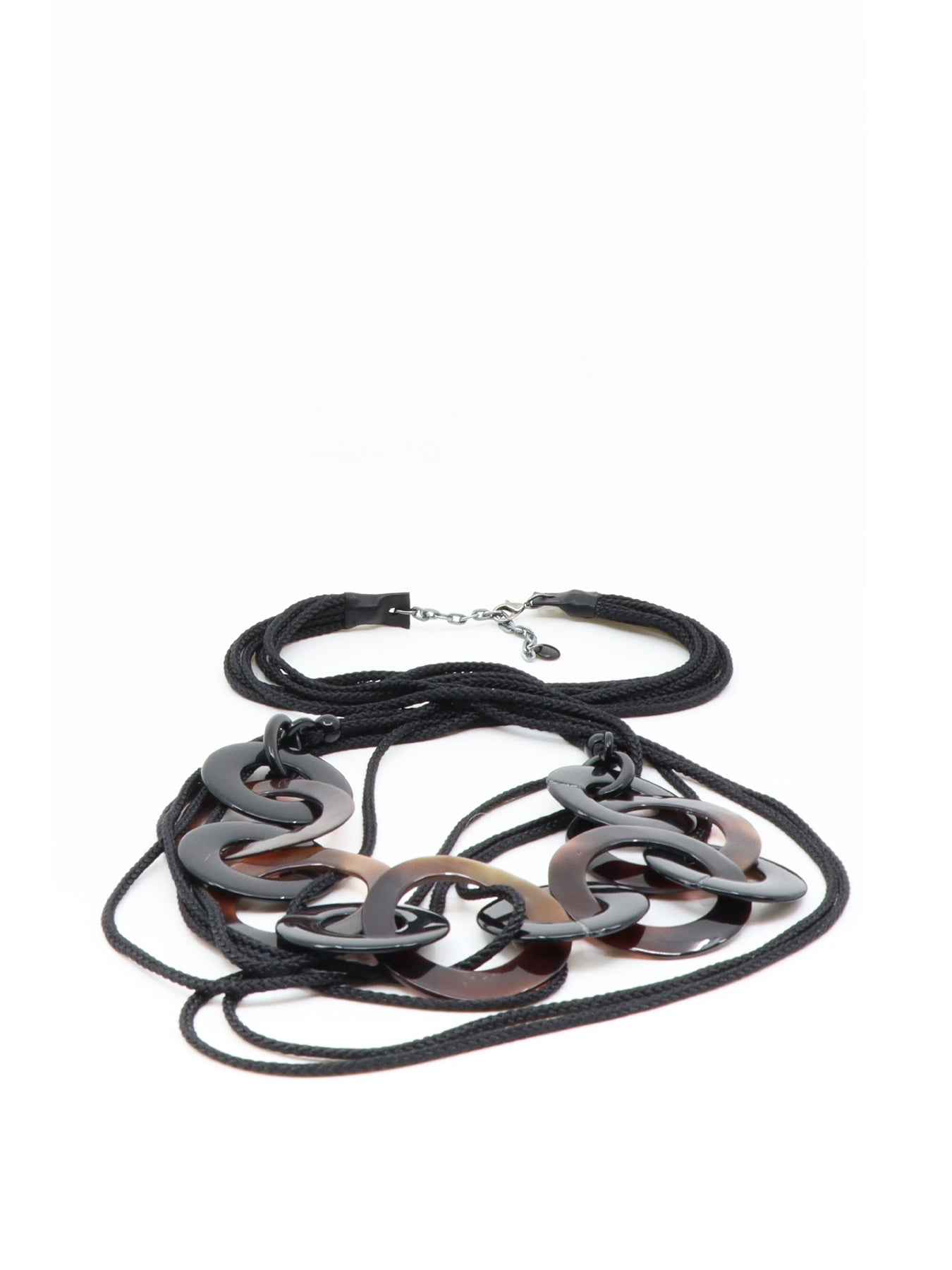 Schwarze Halskette mit rauchschwarzen Ringen