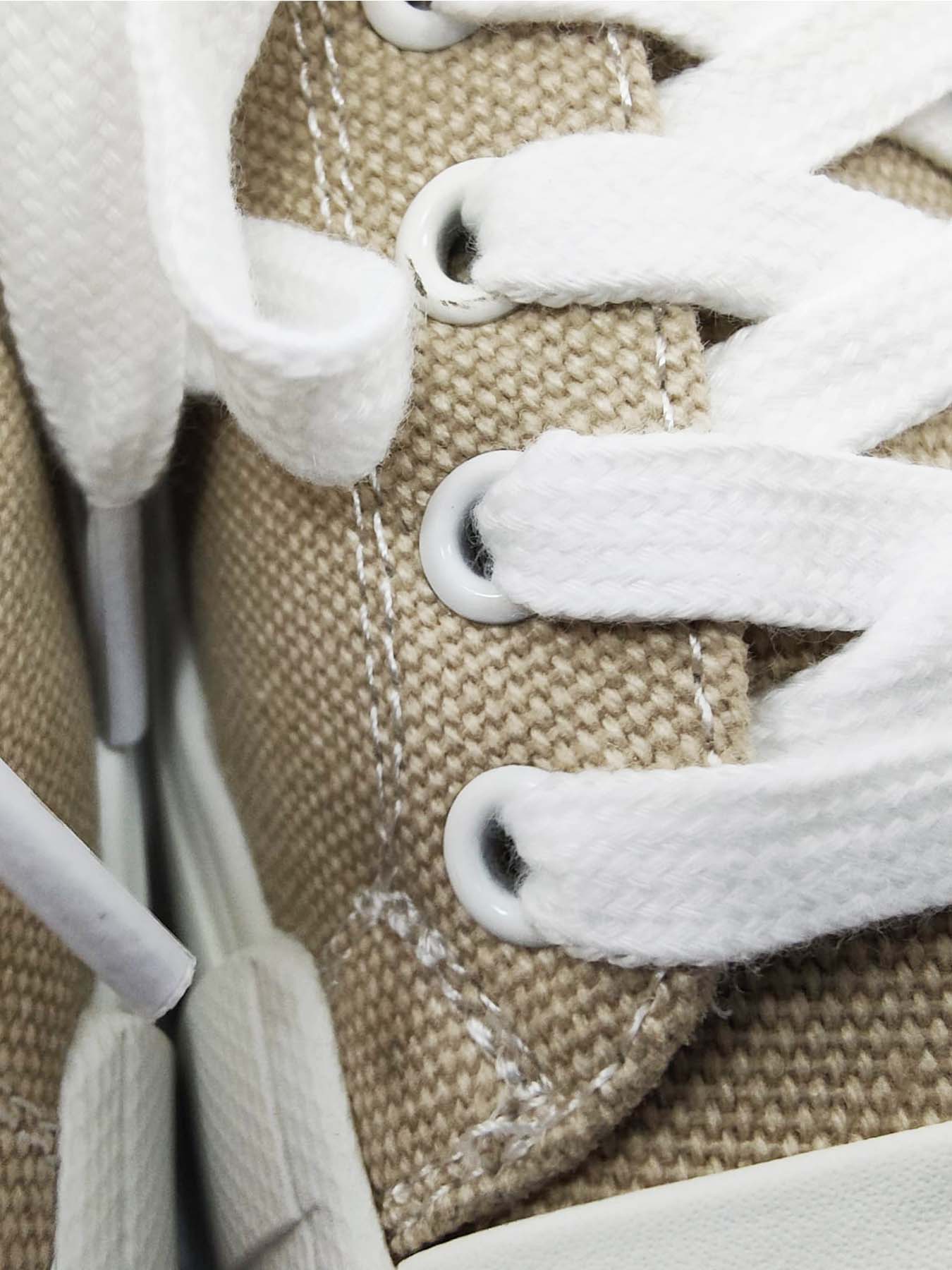 Beige VW-Sneaker mit Keilsohle