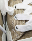Beige VW-Sneaker mit Keilsohle
