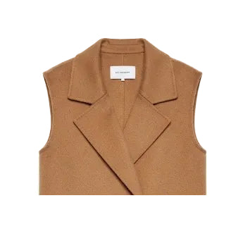 Cognac-colored vest with two fur pockets