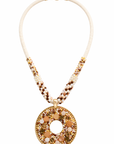 Collier corde / ornement rond strass et pierres