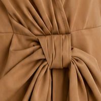 Robe drapée noeud camel