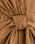 Robe drapée noeud camel