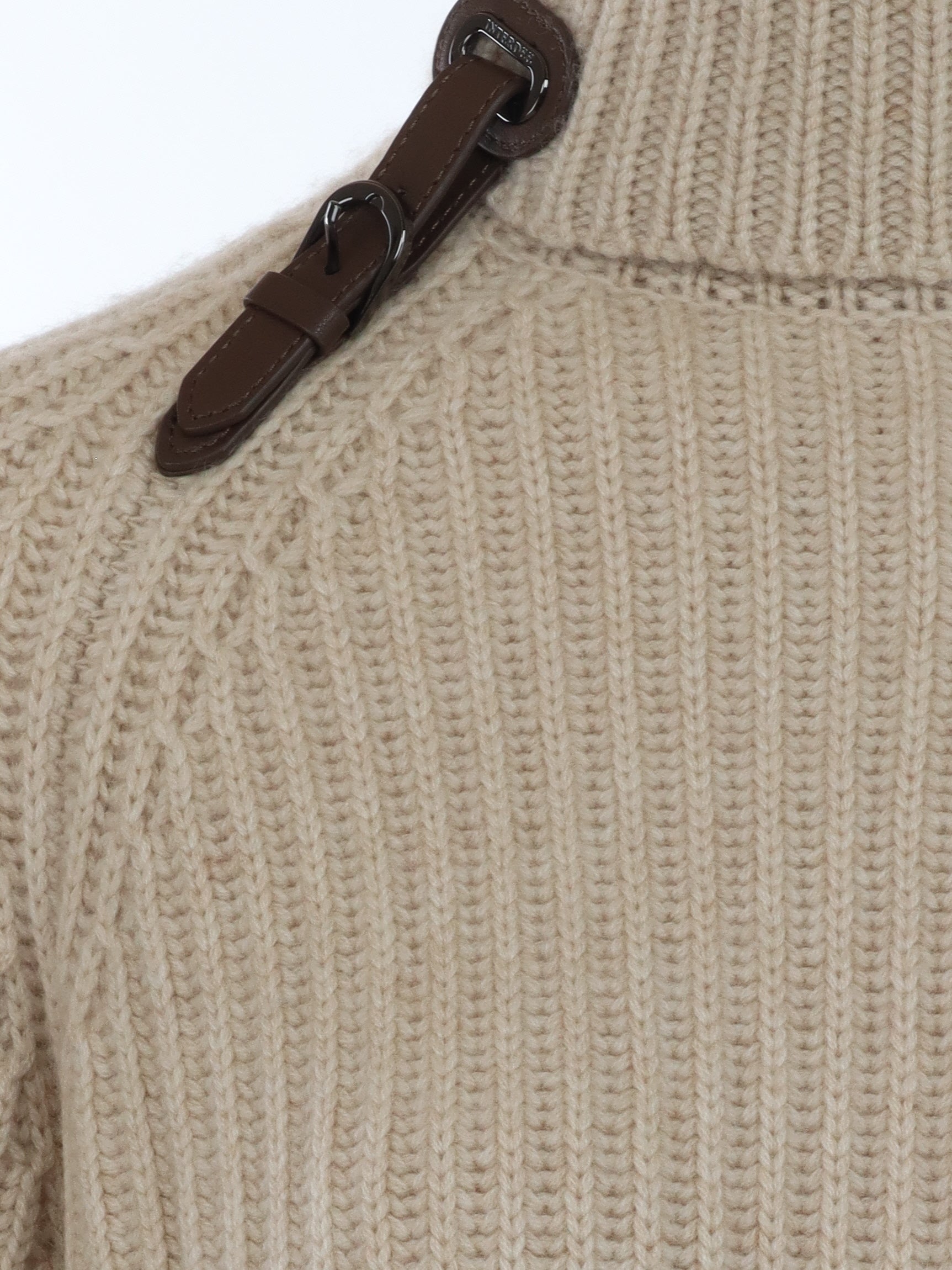 Pull col roulé beige Interdee martingale cuir