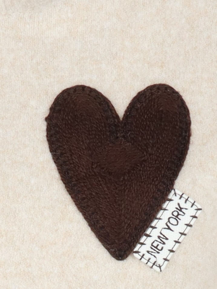 Pull COEUR brodé beige