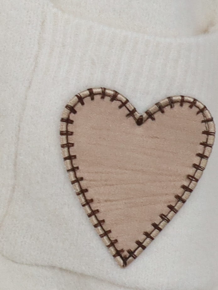 Pull col V poches basses COEURS écru