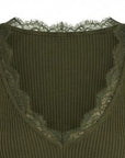 Pull kaki col V dentelle