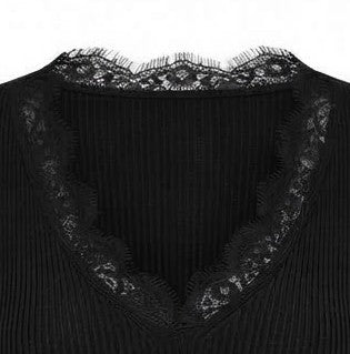 Pull noir col V dentelle