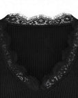 Pull noir col V dentelle